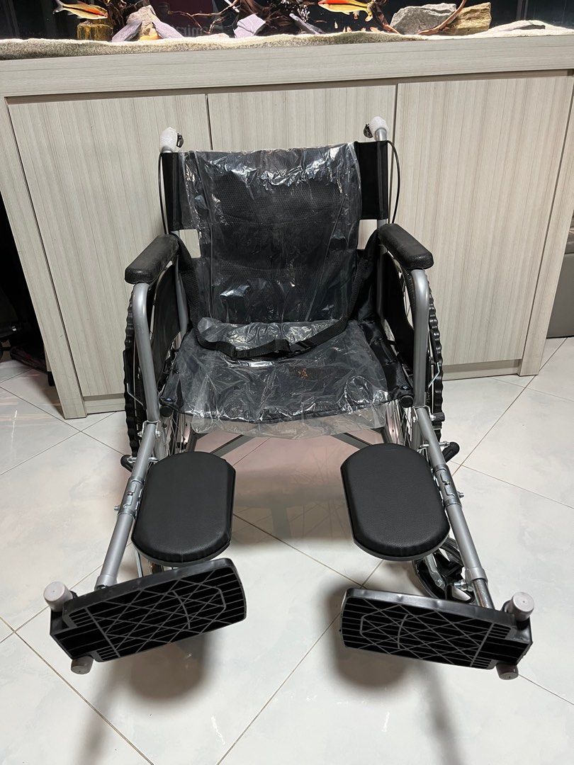 Brand New Leg Elevate Wheelchair Ready Stock With Free Table, Health