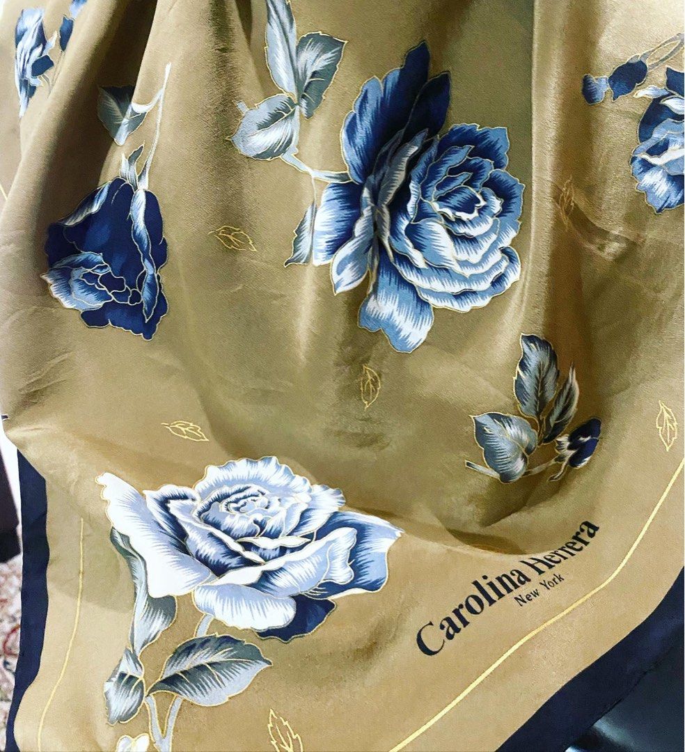 Carolina herrera silk discount scarf
