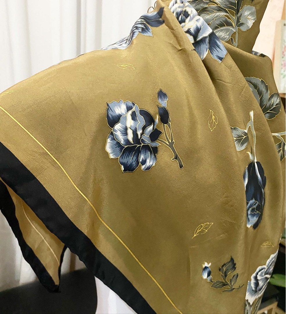 Carolina Herrera Silk scarf, Women's Fashion, Muslimah Fashion, Hijabs on  Carousell