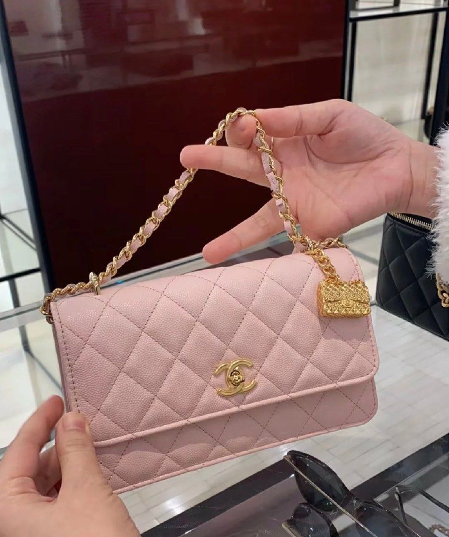 Chanel 23ss 粉紅色荔枝皮雙層woc, 名牌, 手袋及銀包- Carousell