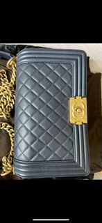 Chanel Boy Navy caviar old medium