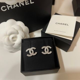Chanel classic design earrings Collection item 2