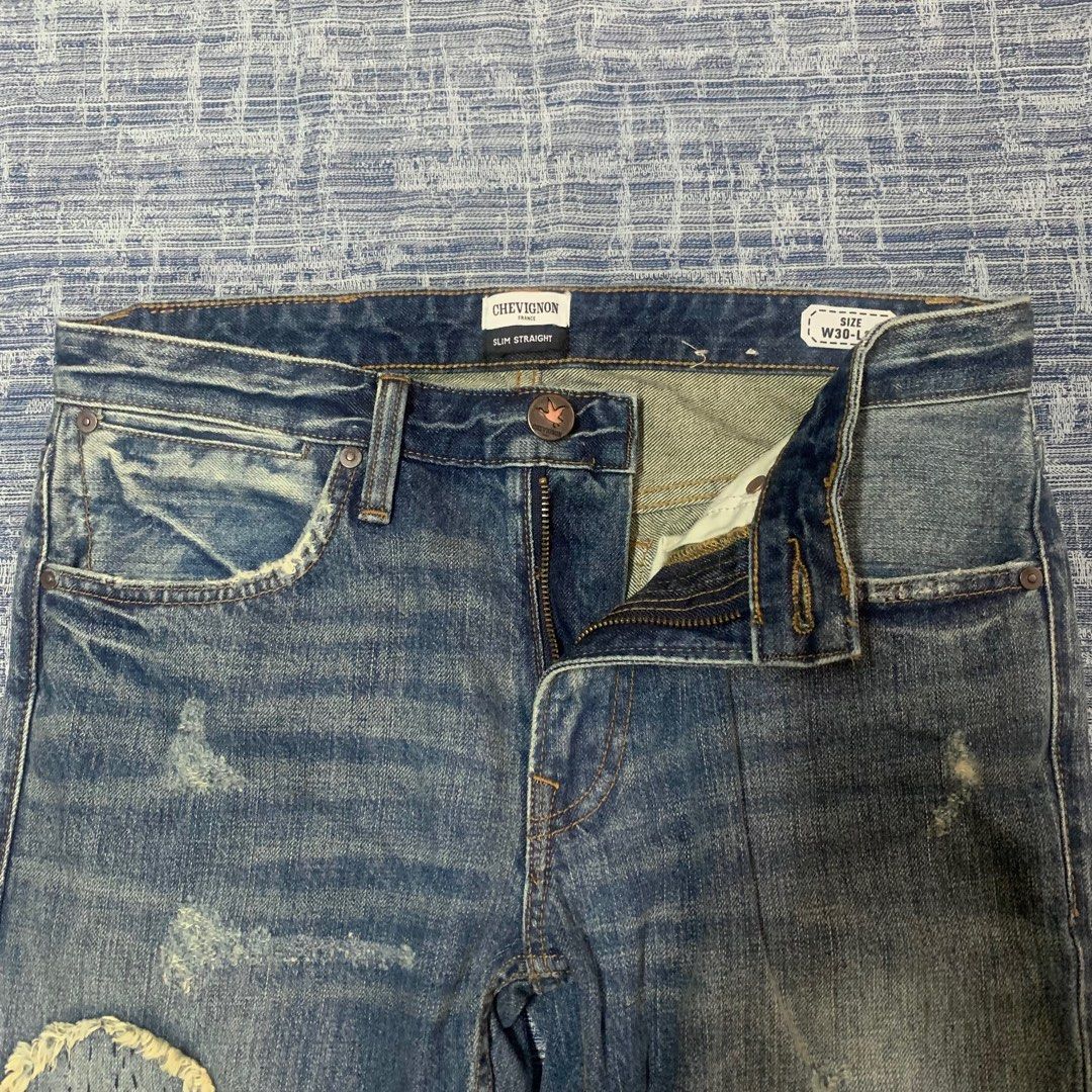 Chevignon patchwork slim straight jeans (Category: Jeans) located in Iloilo. Submitted by mercthreads (Listing ID 1224040084, Image 3). Description: Chevignon patchwork slim straight jeans ₱600 Condition: Good Size on tag: 31x33 Waist: 16“ Length: 42“ DM for more info *buyer to shoulder shipping fee *all items have been washed but may need additional washing.