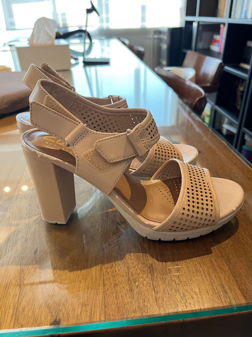 Clarks block deals heel sandals
