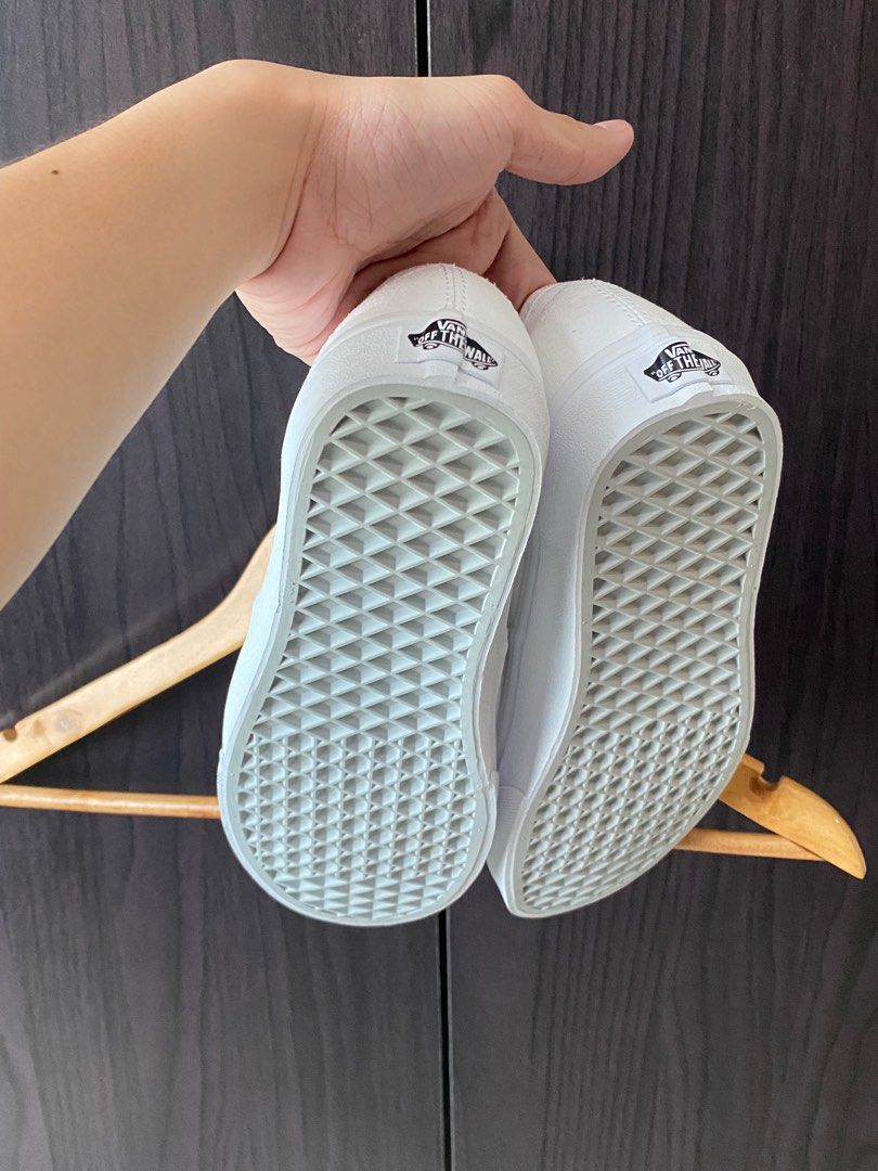 ORIG VANS Classic Canvass Shoes (Category: Sneakers) located in Manila. Submitted by keepitminimal (Listing ID 1224048393, Image 3). Description: Guaranteed authentic. Brand new never been used. No box. Retails for 3,498..