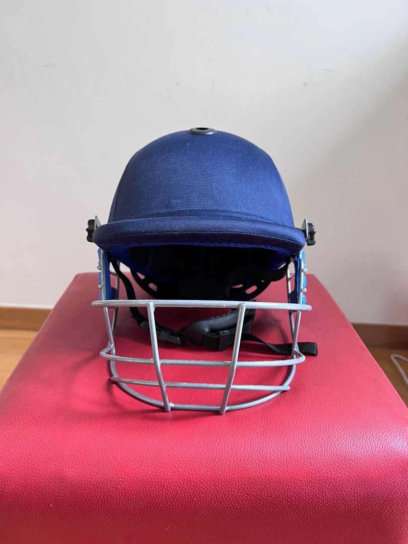 Cricket Helmet size M, Sports Equipment, Sports & Games, Racket & Ball
