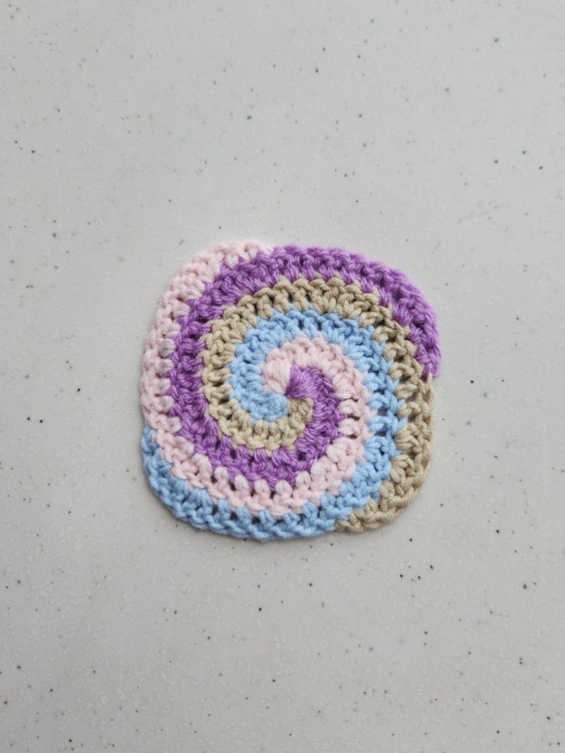 crochet spiral coaster, Hobbies & Toys, Stationery & Craft, Handmade Craft on Carousell