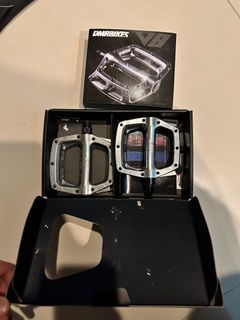 DMR V8 Pedals BNIB