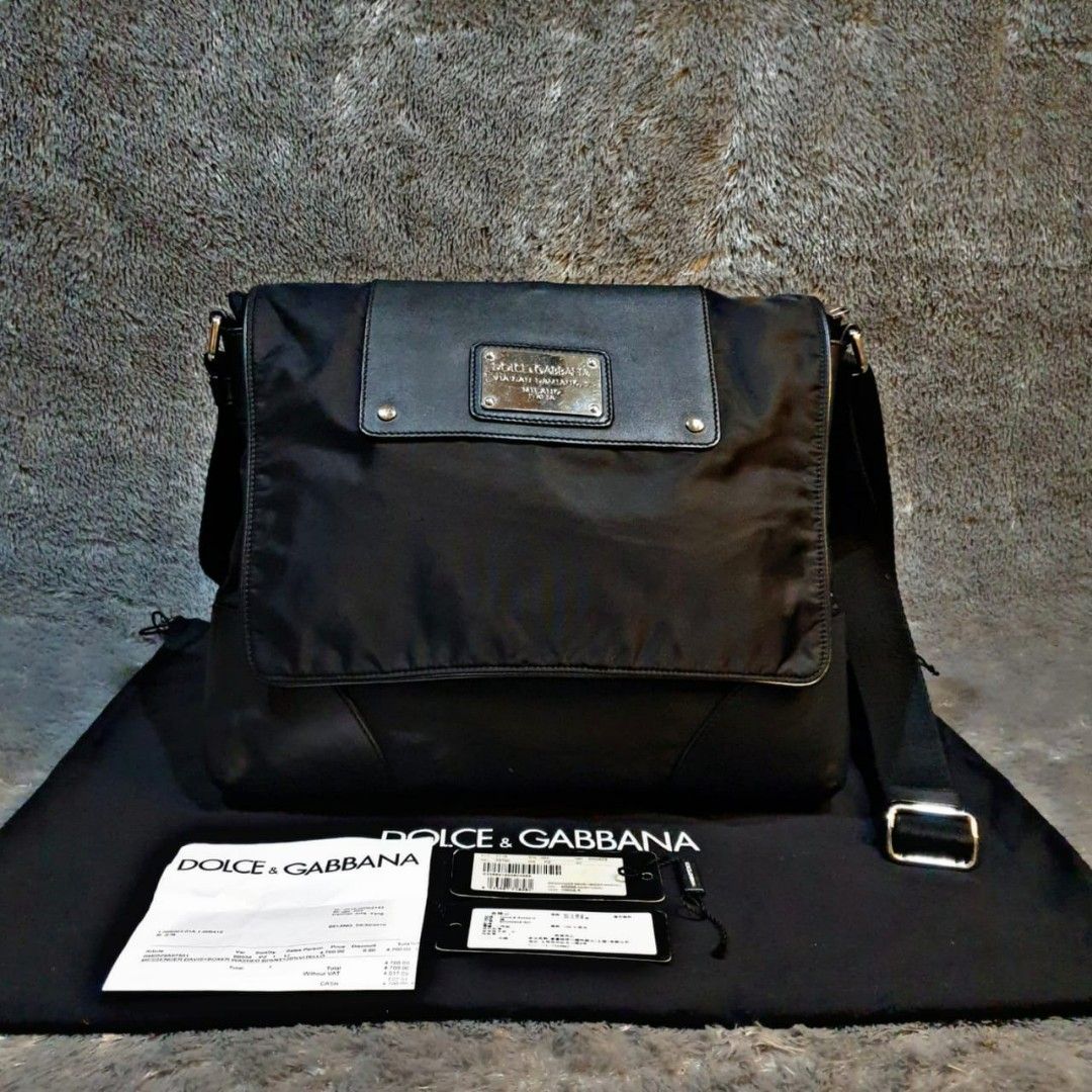 Lv pouch /clutch trunk original 1000 persen, Fesyen Pria, Tas & Dompet ,  Tas Selempang di Carousell