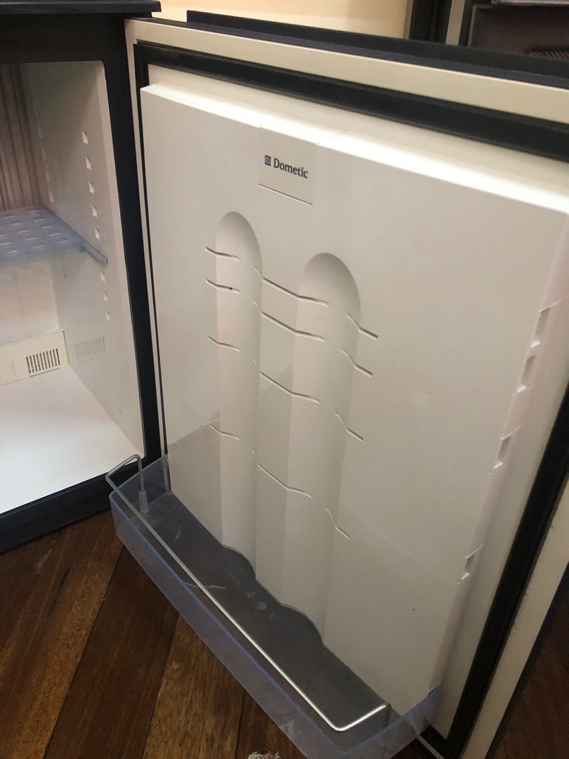 Dometic HiPro 6000 mini bar ( made in germany ), TV & Home Appliances