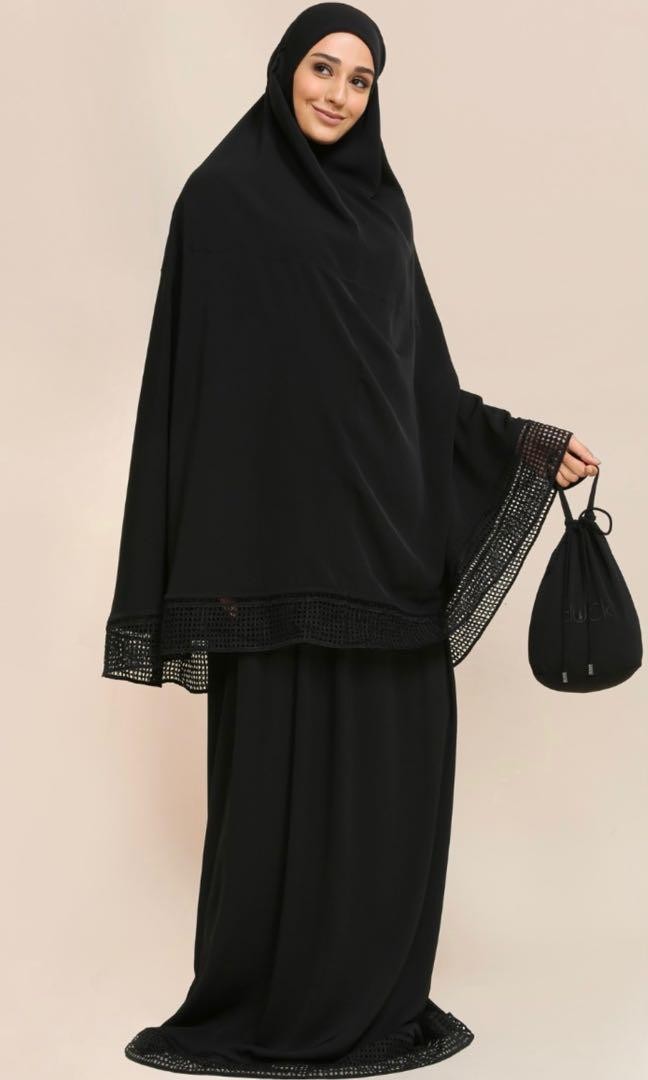 Duck Prayerwear in Black, Women's Fashion, Muslimah Fashion, Prayer ...
