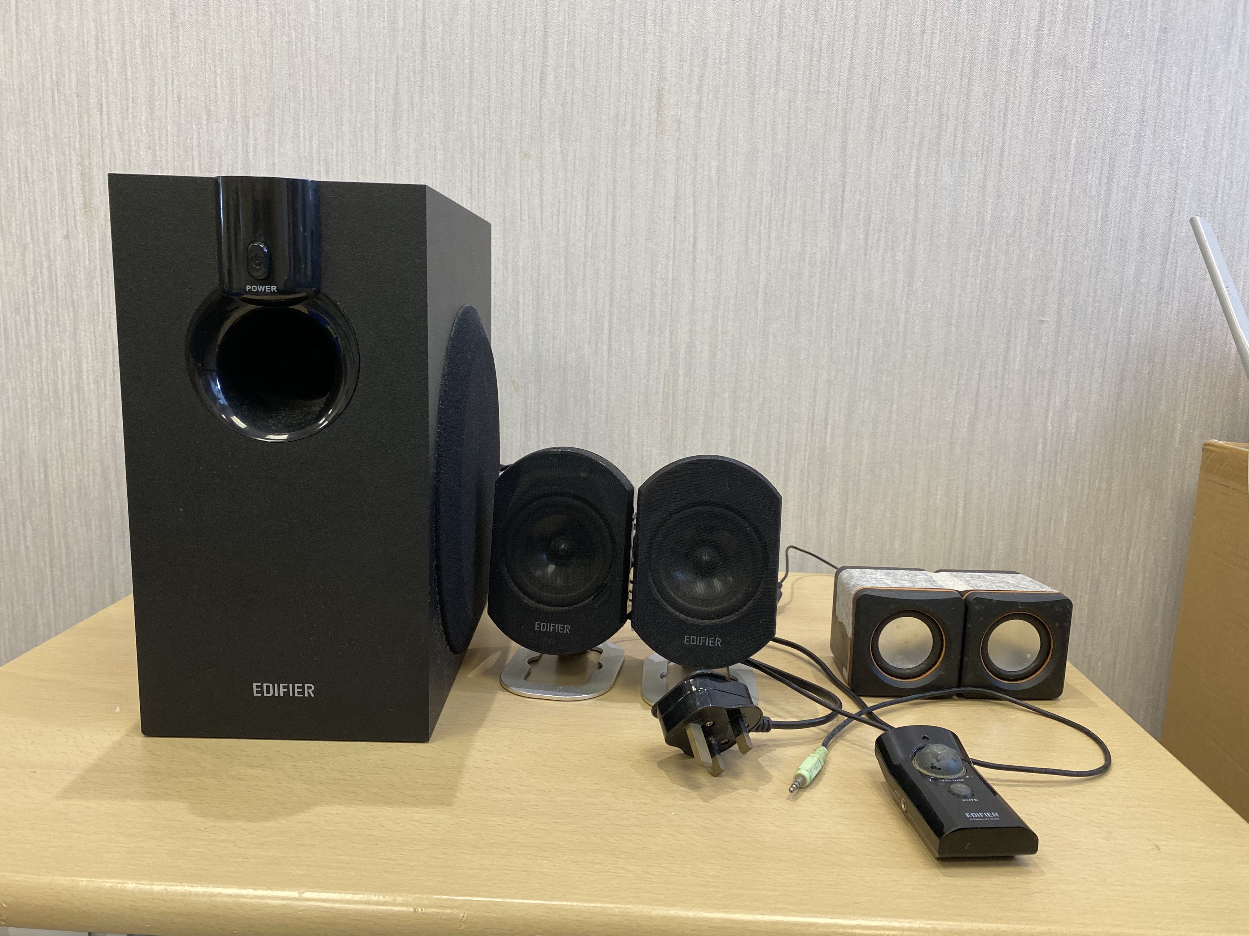 Edifier 喇叭, 音響器材, Soundbar、揚聲器、藍牙喇叭、耳擴 - Carousell