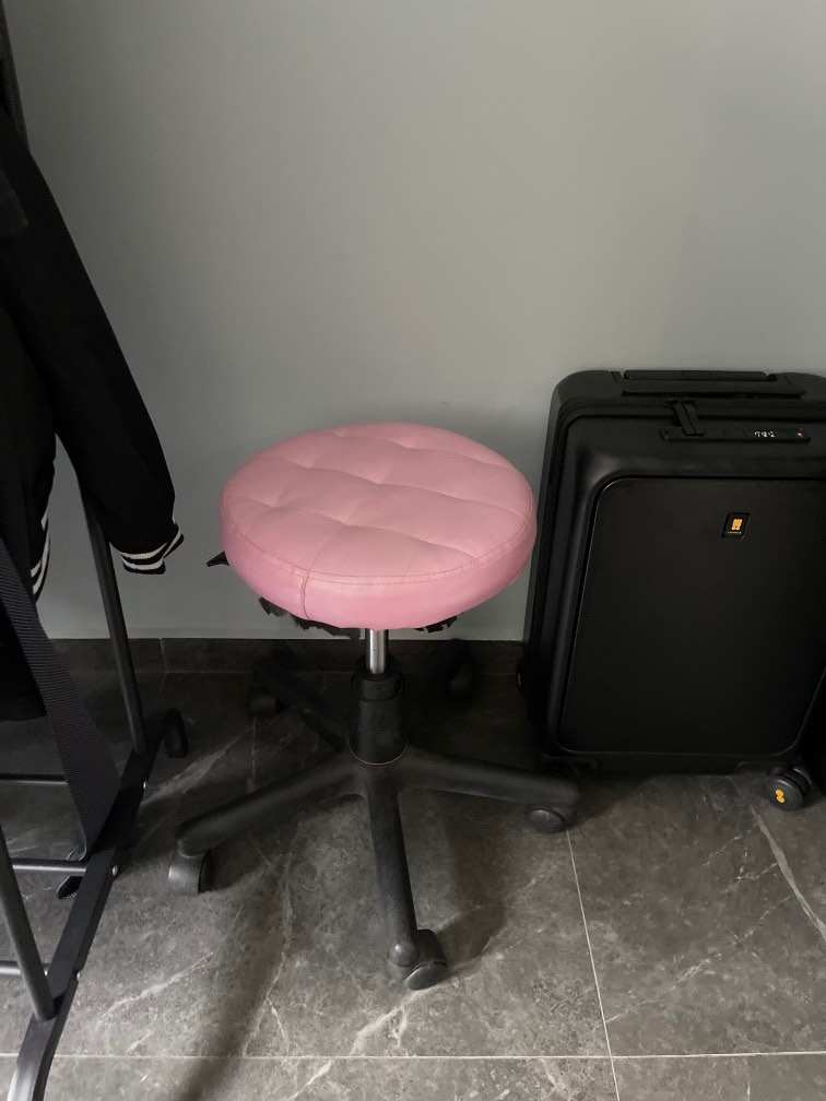 Eyelash chair, Furniture & Home Living, Furniture, Chairs on Carousell