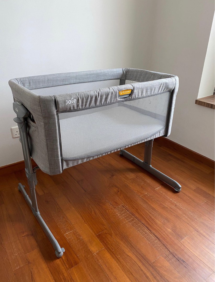 Fantastic Joie Roomie Glide beside bed cot newborn to 6 months