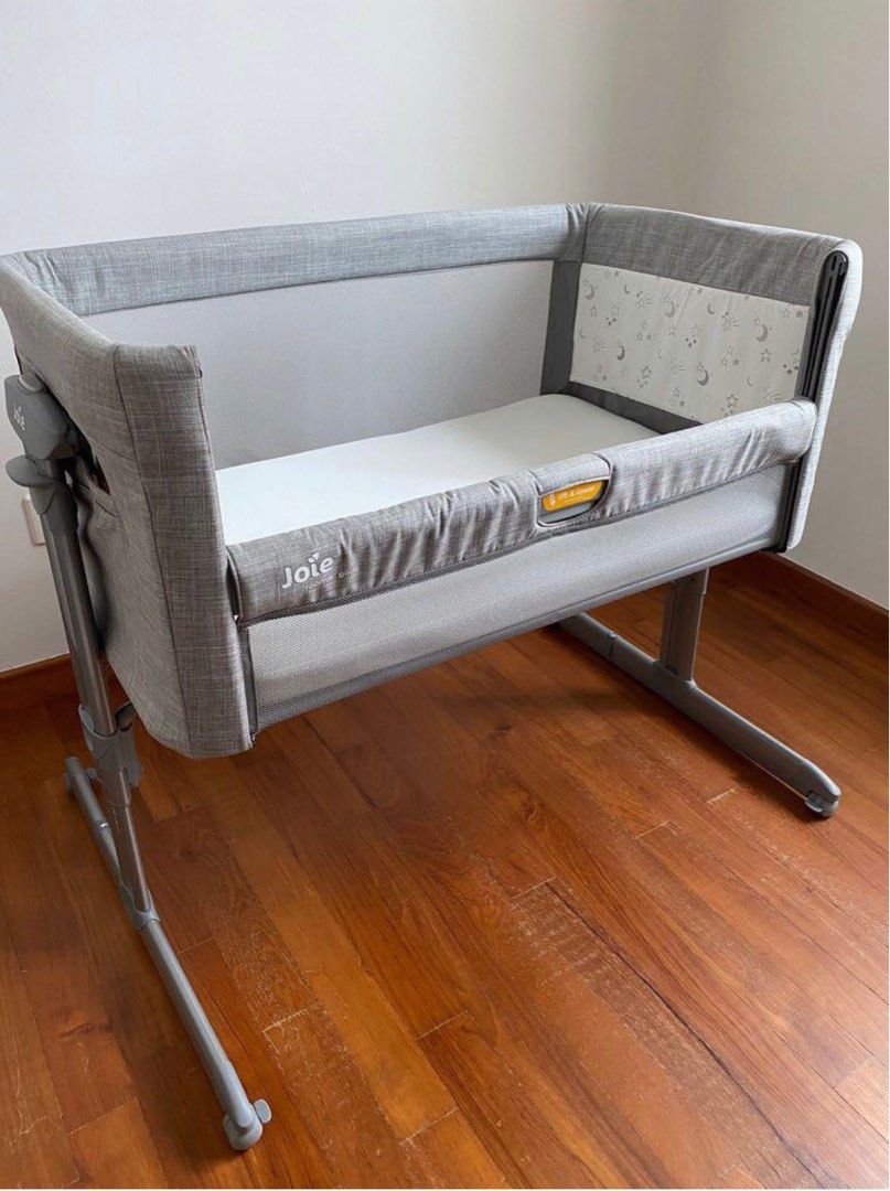 Fantastic Joie Roomie Glide beside bed cot newborn to 6 months