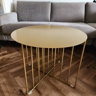 Gold, round coffee table (Alexa from Como Decor)