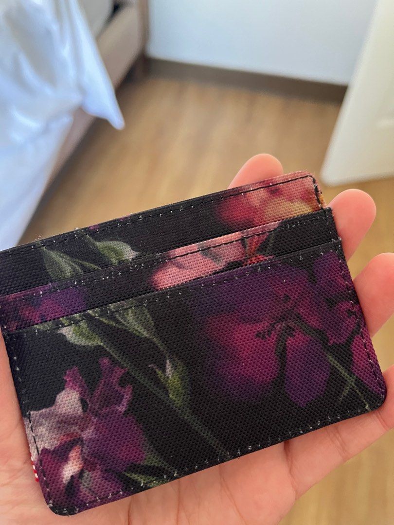 Herschel Cardholder - Good as new (Category: Wallets & Card holders) located in Pasay City. Submitted by _earthling (Listing ID 1223986540, Image 2). Description: .