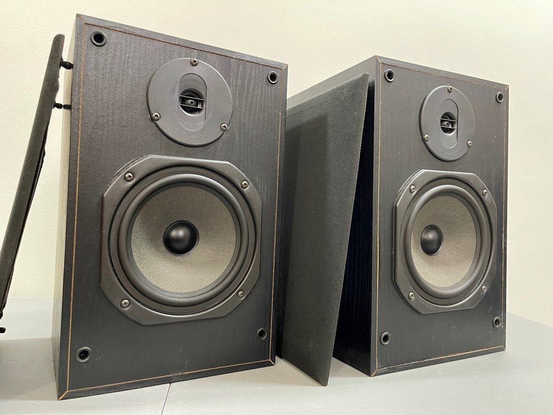 Heybrook Solo bookshelf speakers made in UK