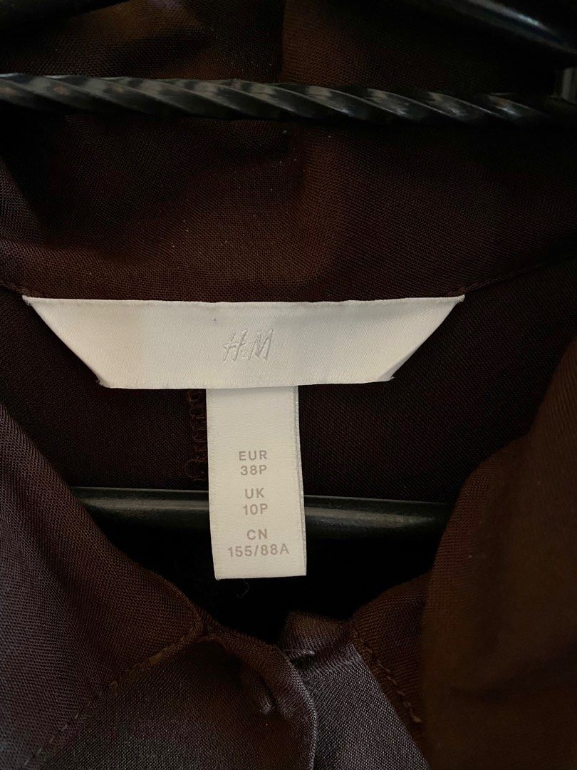 H&M Casual Brown Dress (Category: Dresses) located in Angono. Submitted by mclipio (Listing ID 1223988951, Image 3). Description: H&M Casual Brown Dress Size: Medium - Used twice only so final price posted - For Small to Medium body frame - Very good condition / No flaws Pick up or Delivery: c/o buyer thru Grab, Lalamove, Angkas, LBC or JRS Location: Makati / Rizal.