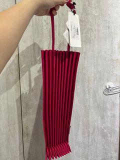 (Category: ) located in . Submitted by blingandbags (Listing ID 1224111668, Image 1). Description: .