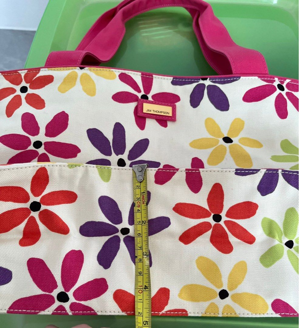Jim Thompson nice print bag (Category: Shoulder Bags) located in Singapore. Submitted by vs.ys (Listing ID 1224074112, Image 3). Description: Nice Jim Thompson 💼 .