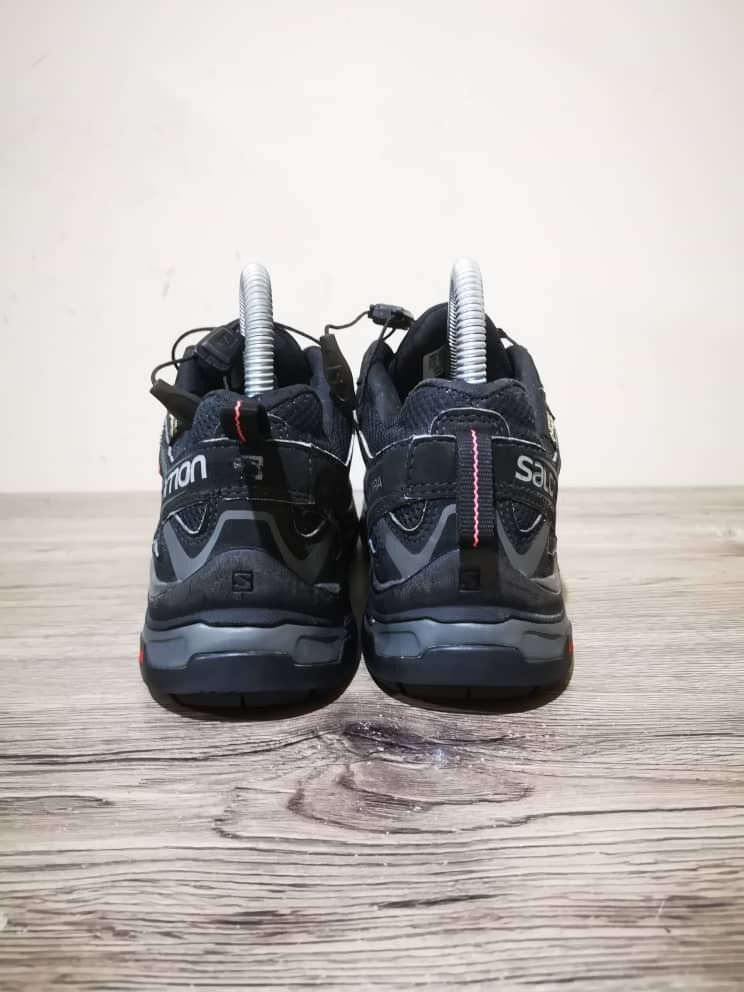 kasut hiking salomon