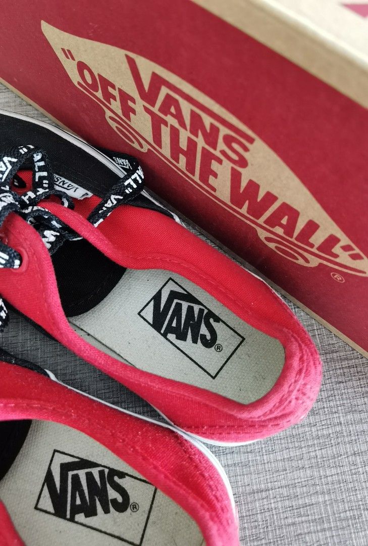 Vans logo shop pop
