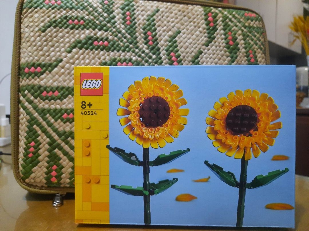 Lego Botanical Collection Sunflowers (40524), Hobbies & Toys, Toys