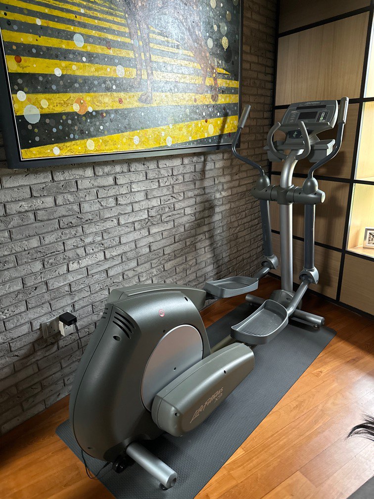 Life Fitness X9 Elliptical, Sports Equipment, Exercise & Fitness