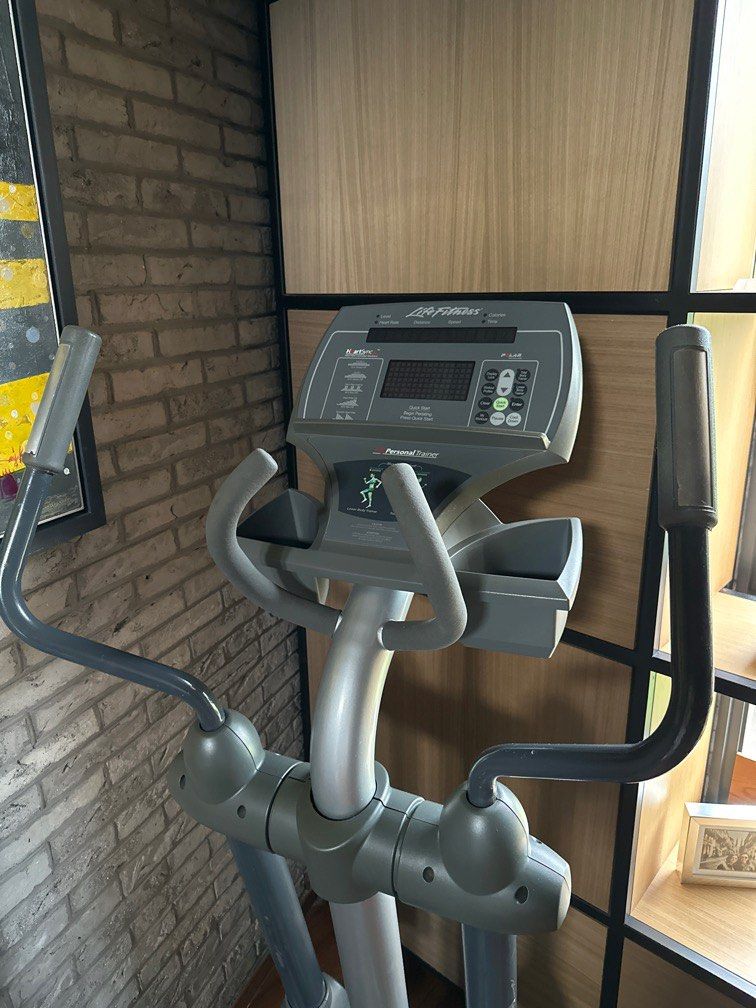 Life Fitness X9 Elliptical, Sports Equipment, Exercise & Fitness