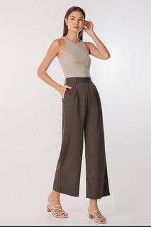 (Category: ) located in . Submitted by wardrobemeeeee (Listing ID 1224042722, Image 1). Description: .