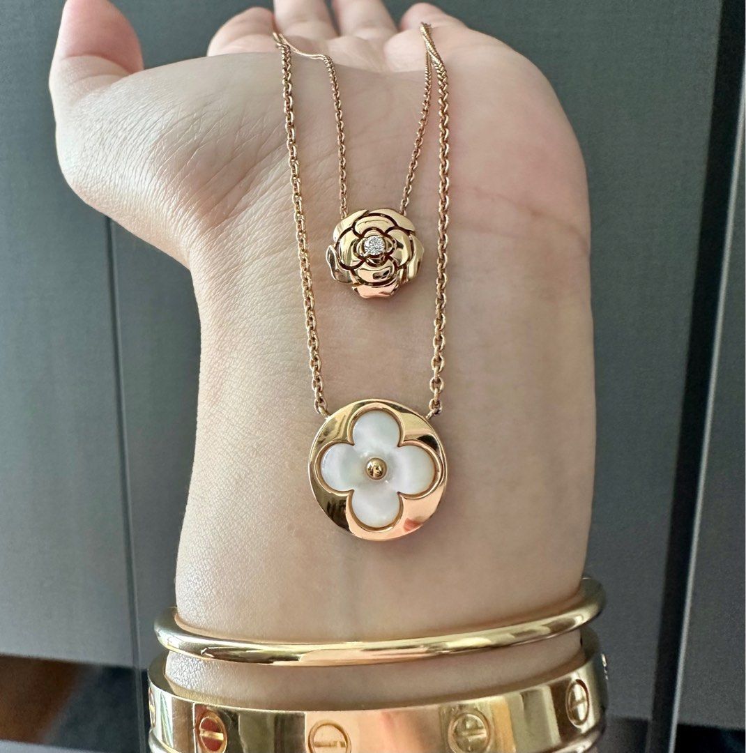 Products by Louis Vuitton: Colour Blossom sun pendant, pink gold and white  mother-of-pearl