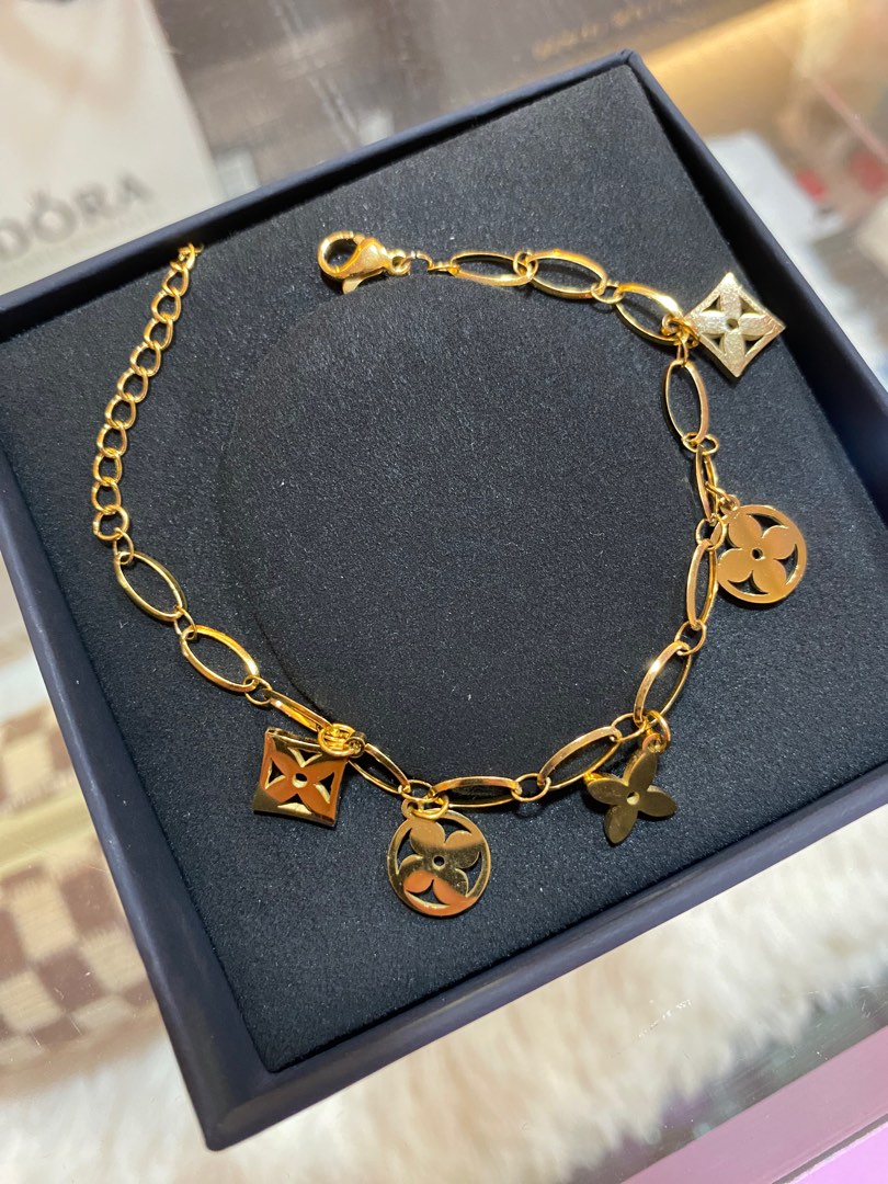 Louis Vuitton vivienne bracelet 19, Women's Fashion, Jewelry & Organisers,  Bracelets on Carousell