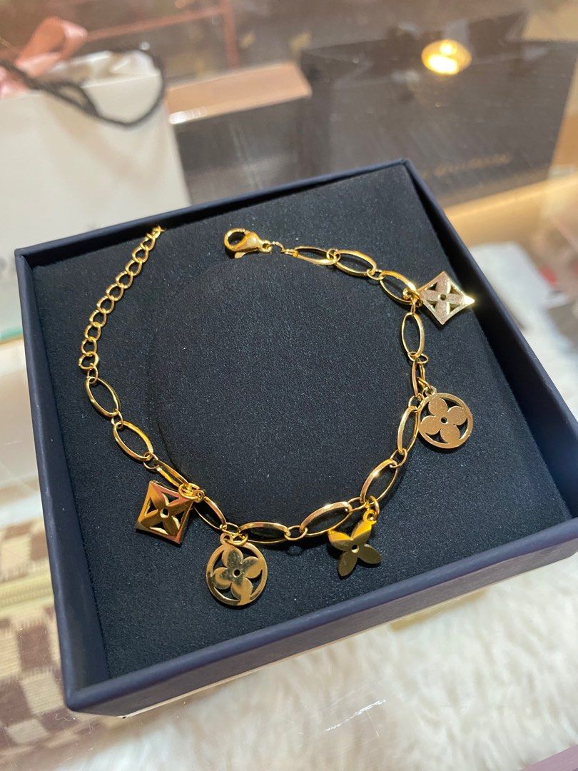 Louis Vuitton x Doudou Silver Lock It Bracelet, Fesyen Wanita, Perhiasan di  Carousell