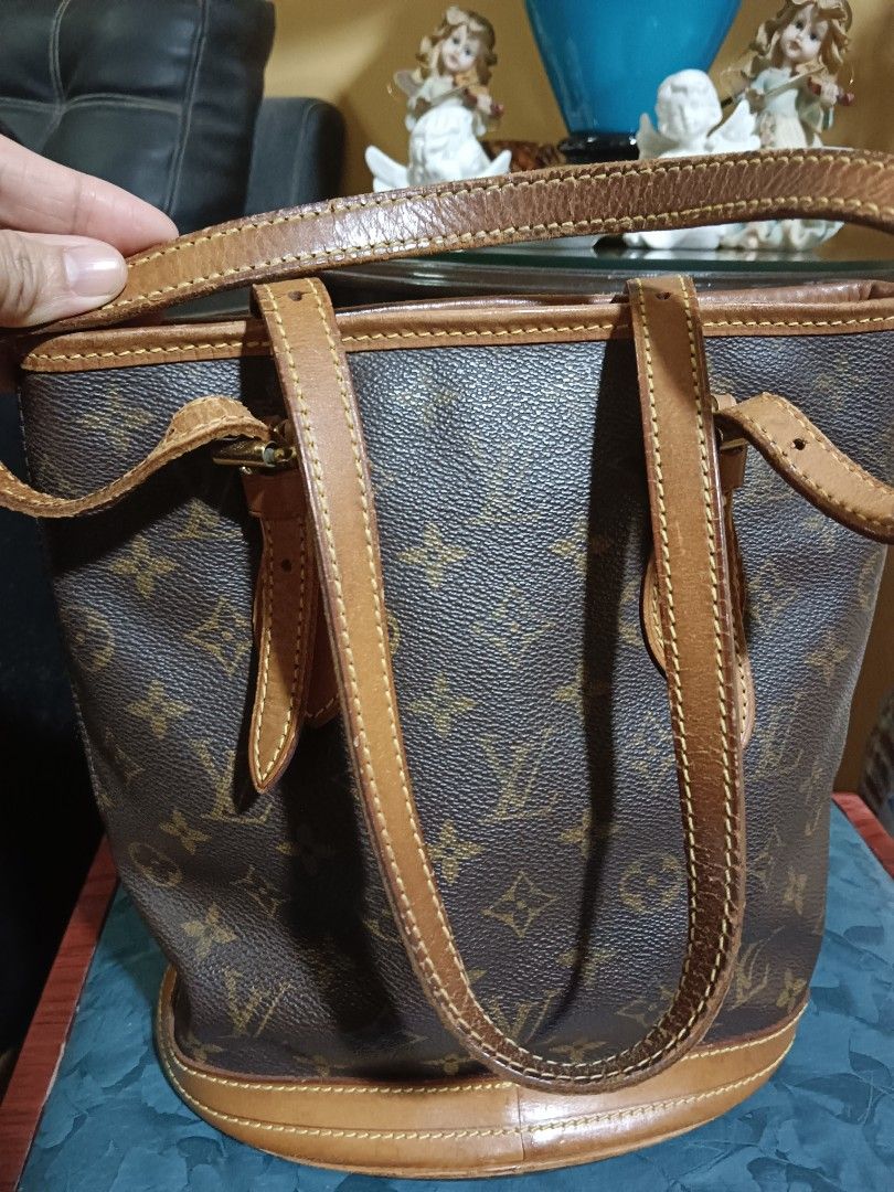 LV bucket bag (Category: Luxury Bags & Wallets) located in Quezon City. Submitted by chonalaxa (Listing ID 1223984340, Image 1). Description: pre-owned LV bucket bag in petit size.
