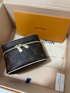 Louis Vuitton Toiletry Pouch 26 LV, Women's Fashion, Bags & Wallets,  Cross-body Bags on Carousell