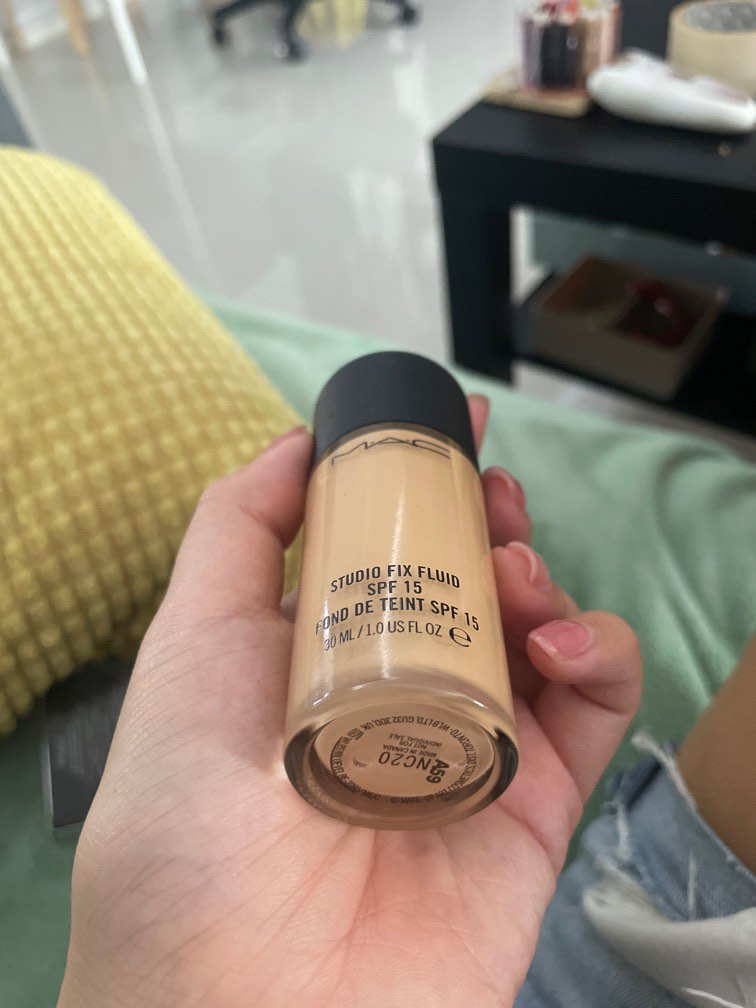 Mac foundation colour Nc20 with an eyeshadow, Beauty & Personal Care, Face,  Makeup on Carousell