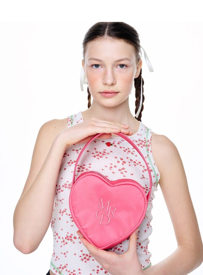 Mardi Mercredi MINI HEART MRCD, 女裝, 手袋及銀包, 手拿包- Carousell