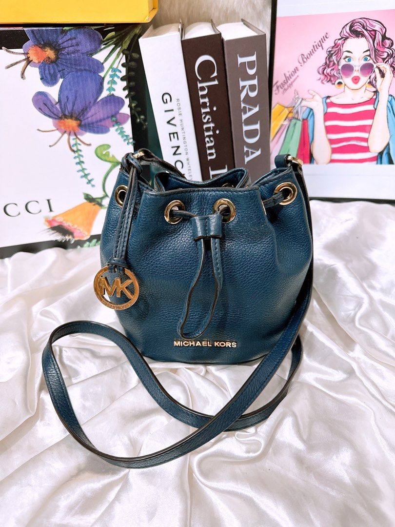 Michael kors 2024 jules drawstring crossbody