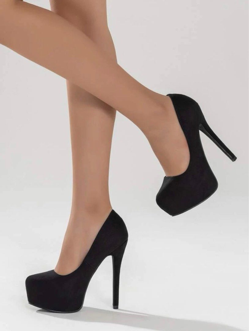 Sexy black pumps on sale