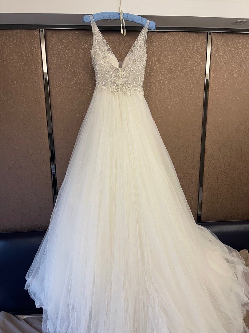 Nicole wedding gown with detachable train A-line婚紗+ 可拆除拖尾, 女裝, 連身裙 套裝, 晚裝-  Carousell