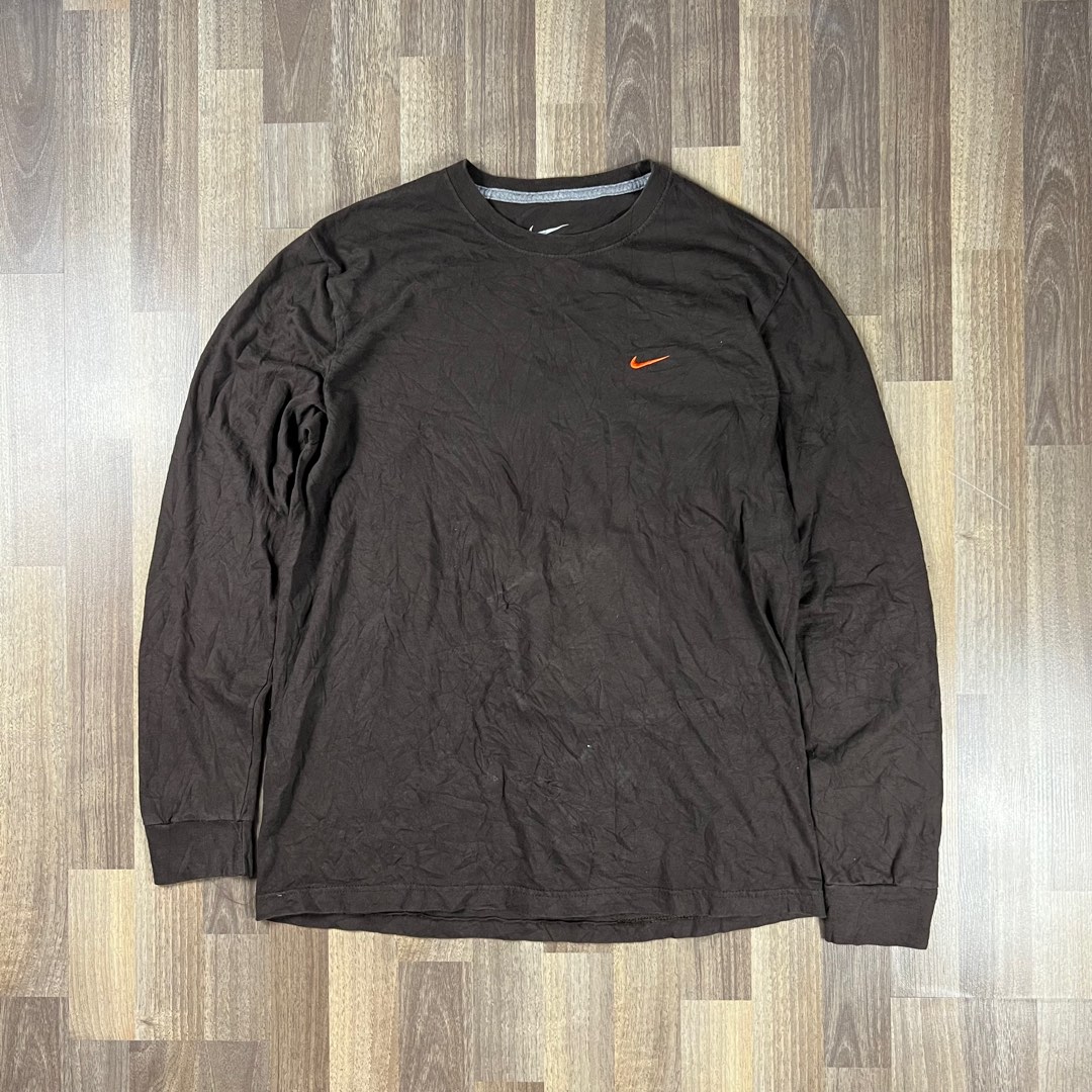 inverted swoosh nike