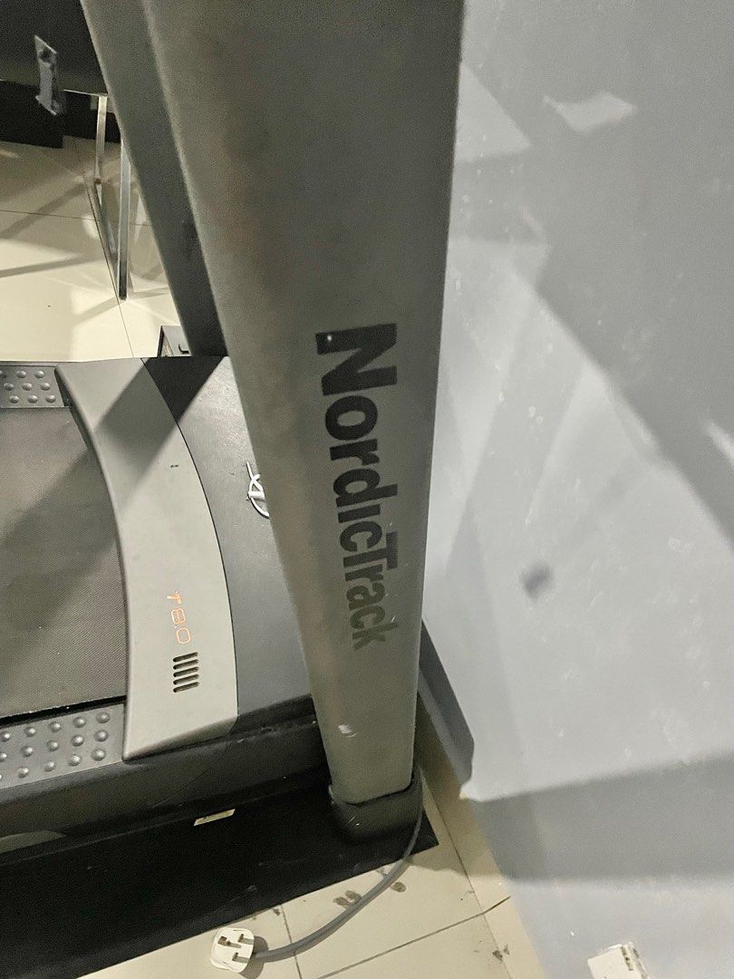 NordicTrack Treadmill T8.0 (Free TRAX Core Bench), Sports Equipment