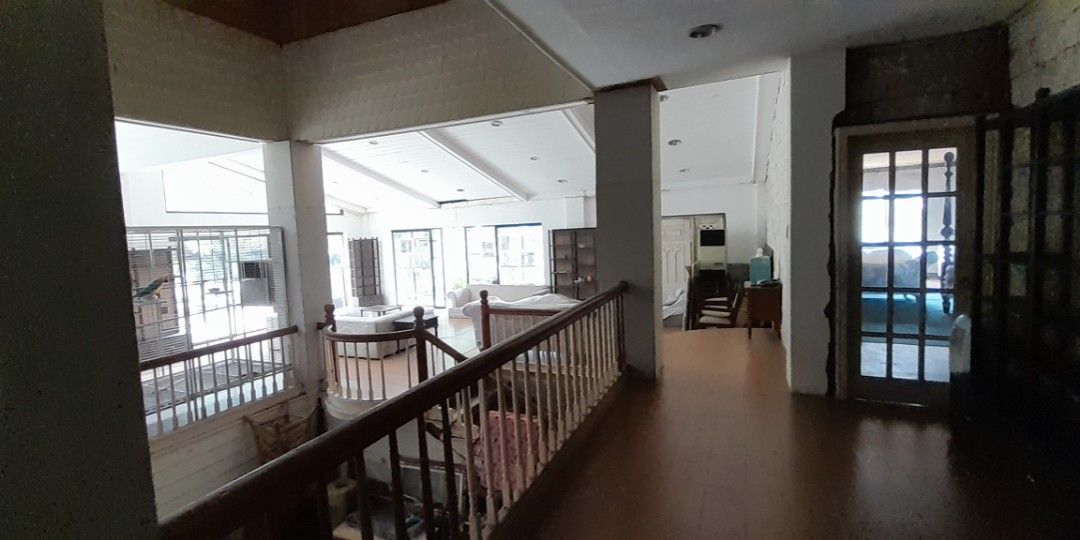 Nsugbu Beach House Canyon Cove (Category: House & Lot) located in Manila. Submitted by johnnathanbmc (Listing ID 1223966923, Image 3). Description: Selling my beach front home with own dock and speedboat landing. 4000 sqm in a private subd. w pool and 4 rooms.