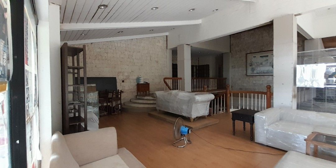 Nsugbu Beach House Canyon Cove (Category: House & Lot) located in Manila. Submitted by johnnathanbmc (Listing ID 1223966923, Image 2). Description: Selling my beach front home with own dock and speedboat landing. 4000 sqm in a private subd. w pool and 4 rooms.