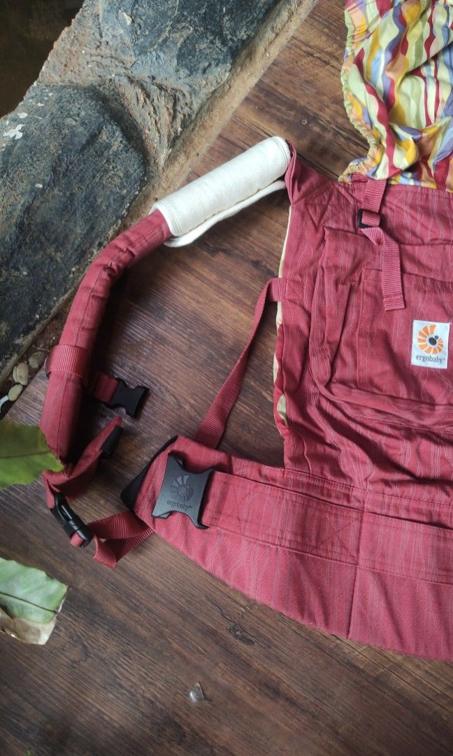 Ergobaby sangria top
