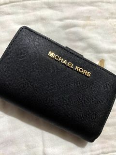(Category: ) located in . Submitted by fashionmind21 (Listing ID 1224102851, Image 1). Description: .