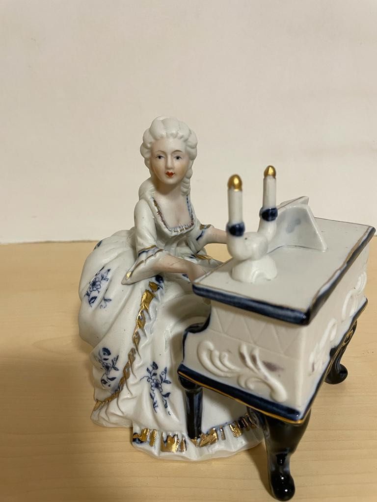 Vintage Victorian Style Porcelain Figurine Woman Playing Piano  White/Blue/Gold