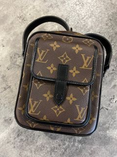 Louis Vuitton Christopher Messenger Taurillon Blue Marine, Men's Fashion,  Bags, Belt bags, Clutches and Pouches on Carousell