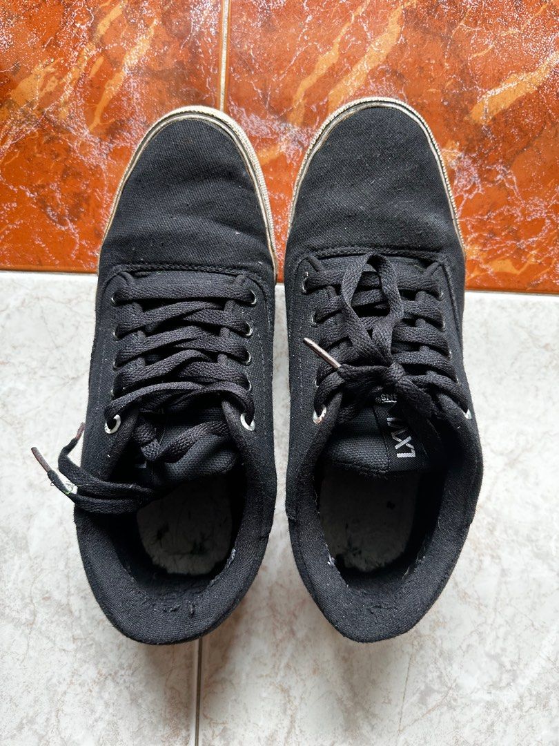SHOES ALL FOR 10 EACH